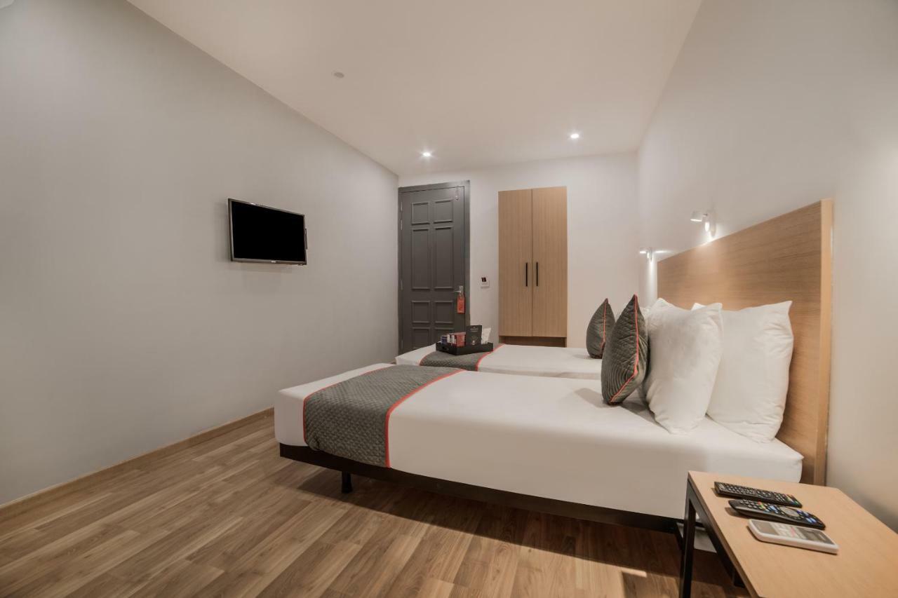 Oyo Townhouse 086 Pankha Road Hotel New Delhi Luaran gambar