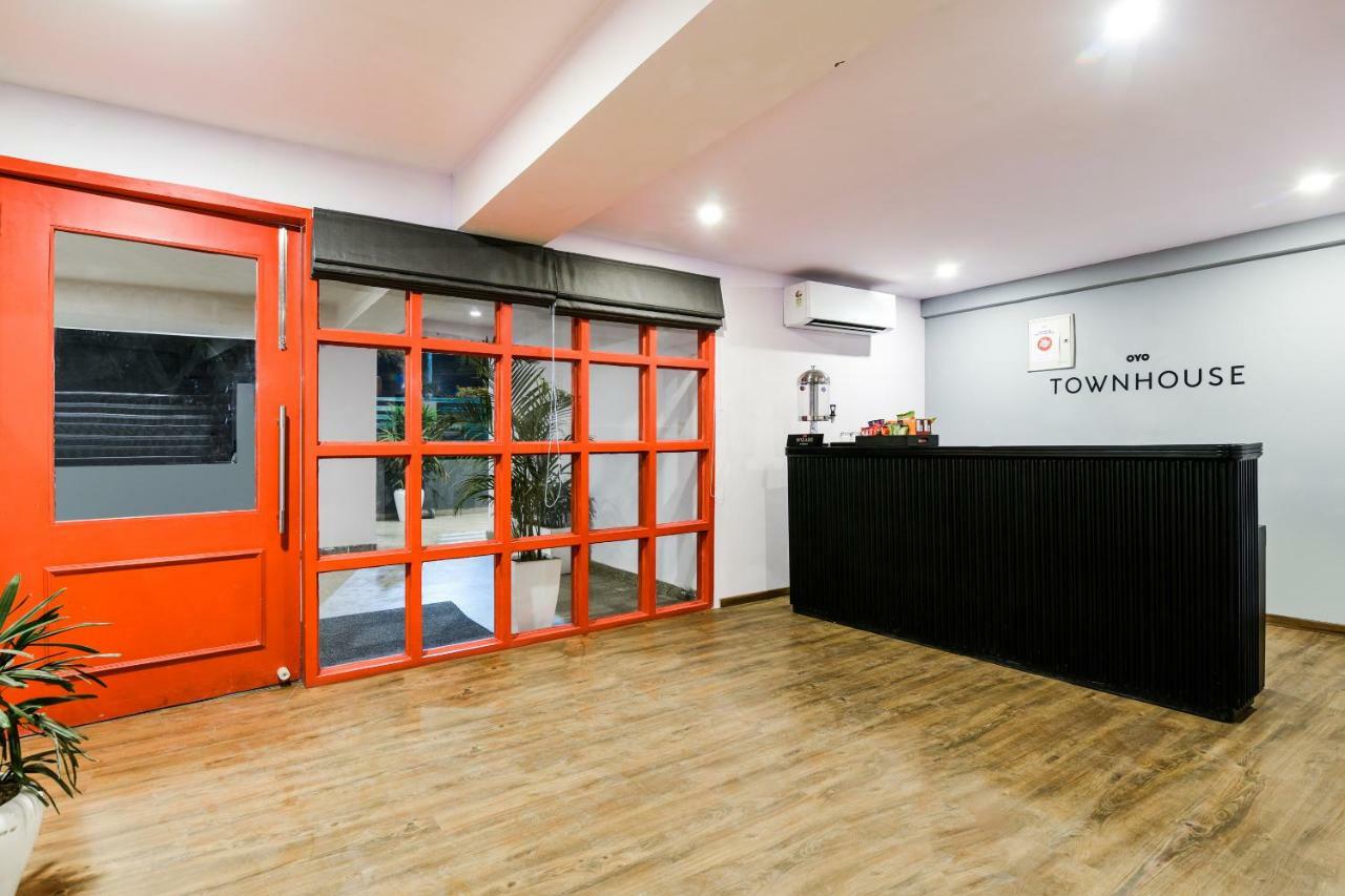 Oyo Townhouse 086 Pankha Road Hotel New Delhi Luaran gambar