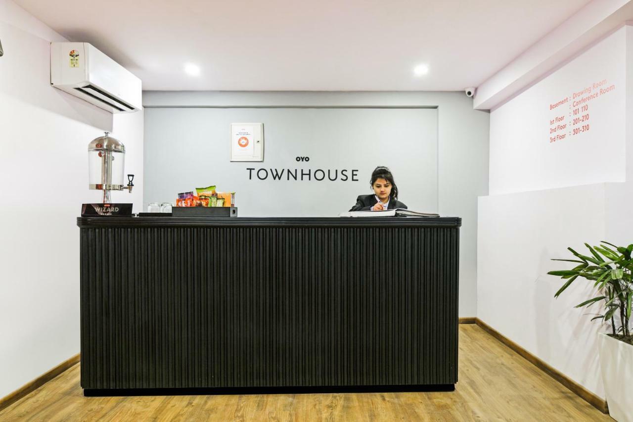 Oyo Townhouse 086 Pankha Road Hotel New Delhi Luaran gambar
